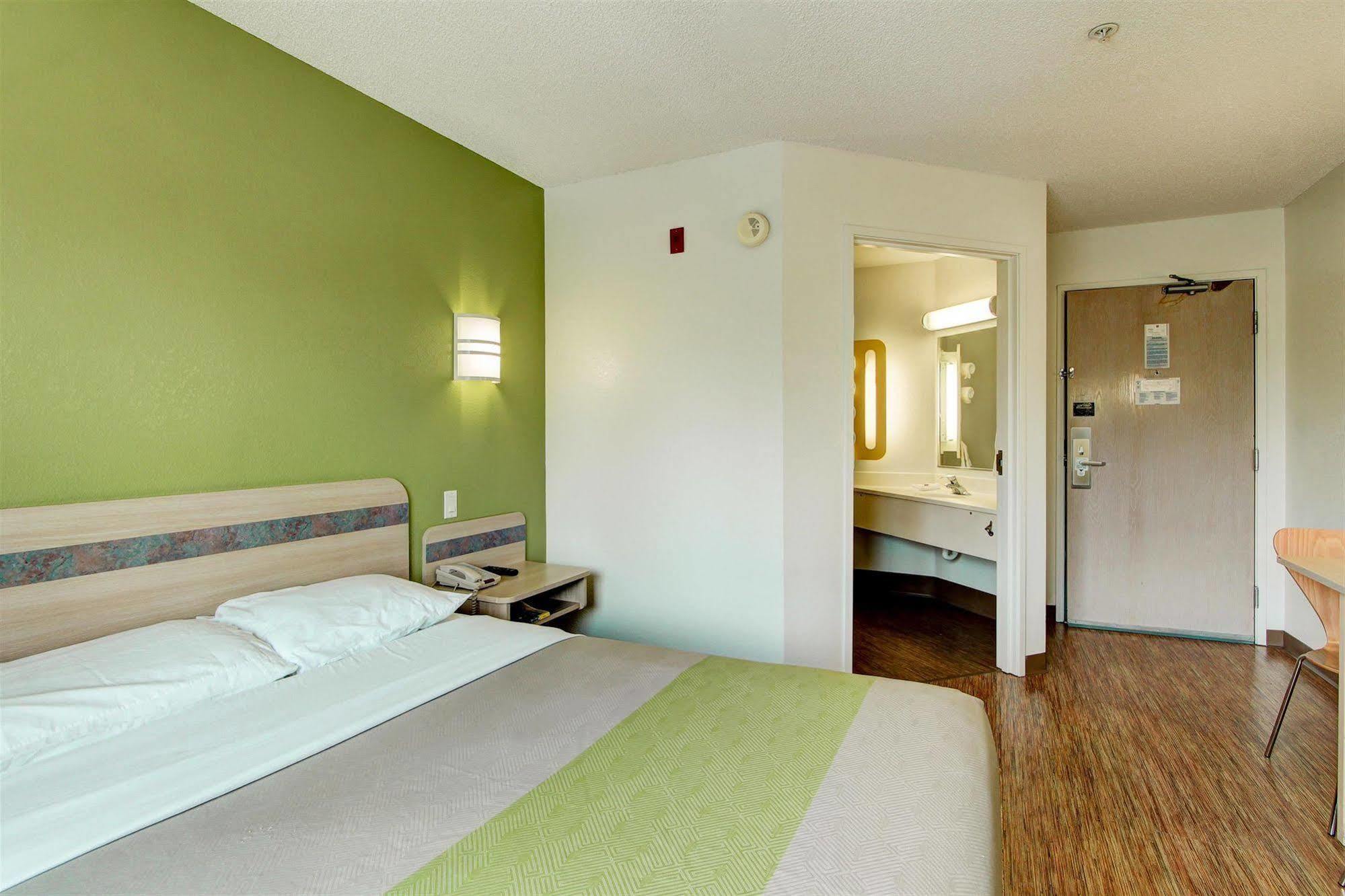 Park Inn By Radisson, Aurora Exteriör bild